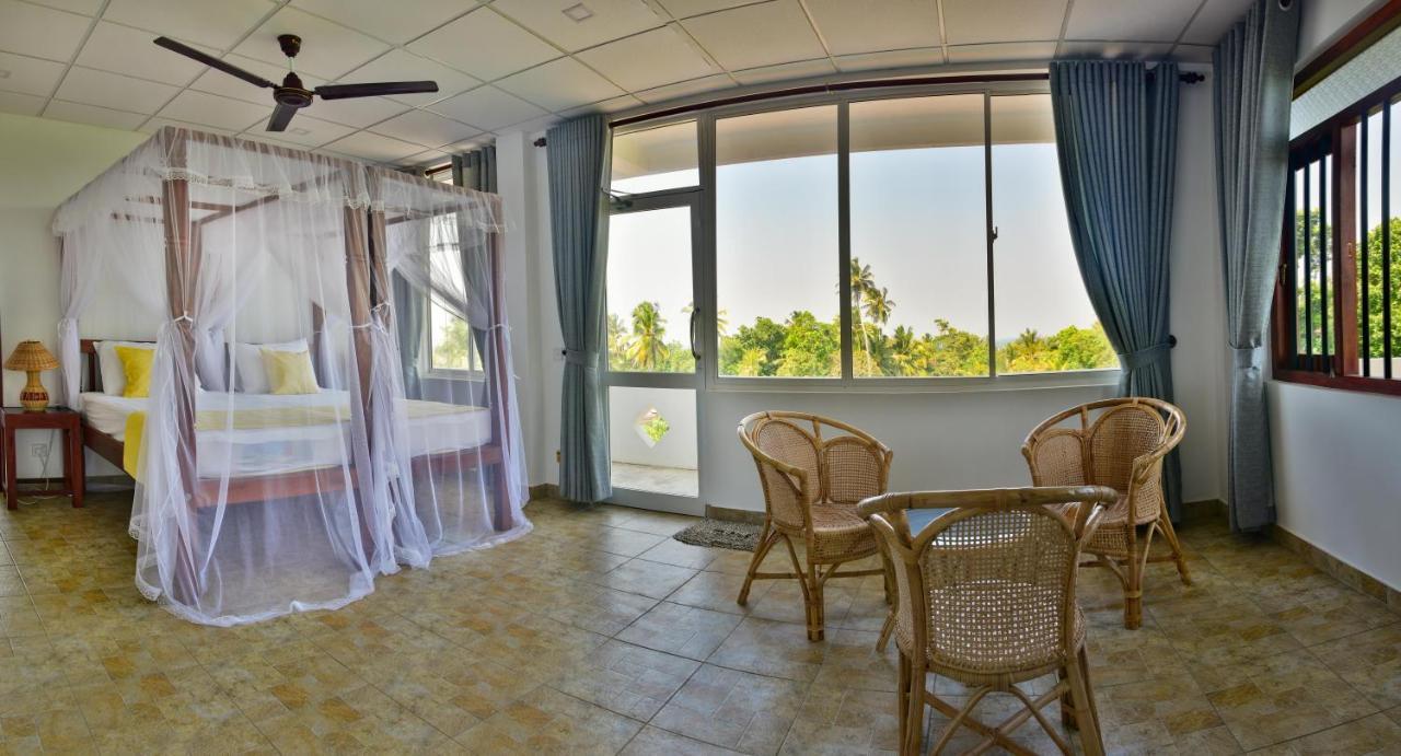 Villa Gamini Хиккадува Экстерьер фото