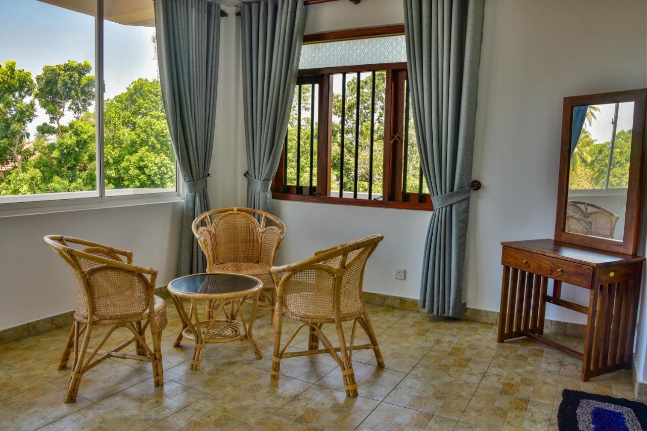 Villa Gamini Хиккадува Экстерьер фото