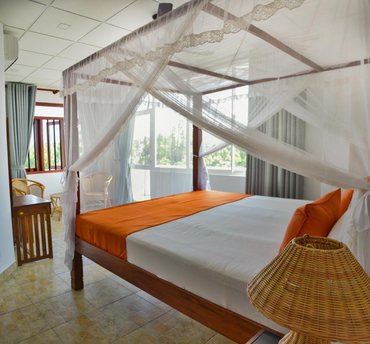 Villa Gamini Хиккадува Экстерьер фото