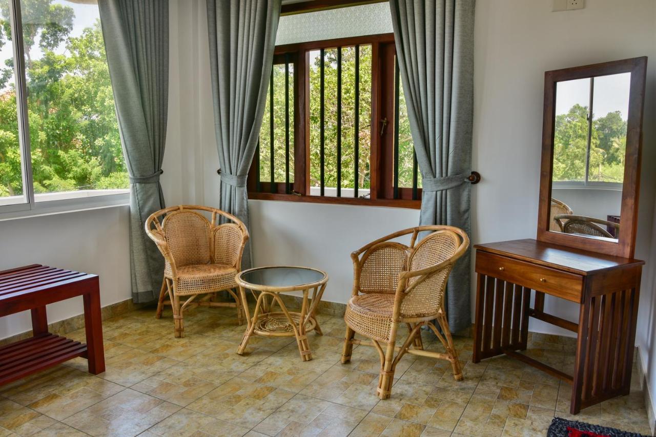 Villa Gamini Хиккадува Экстерьер фото