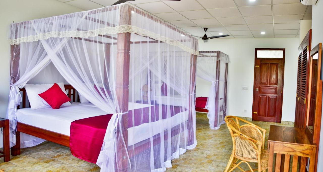 Villa Gamini Хиккадува Экстерьер фото