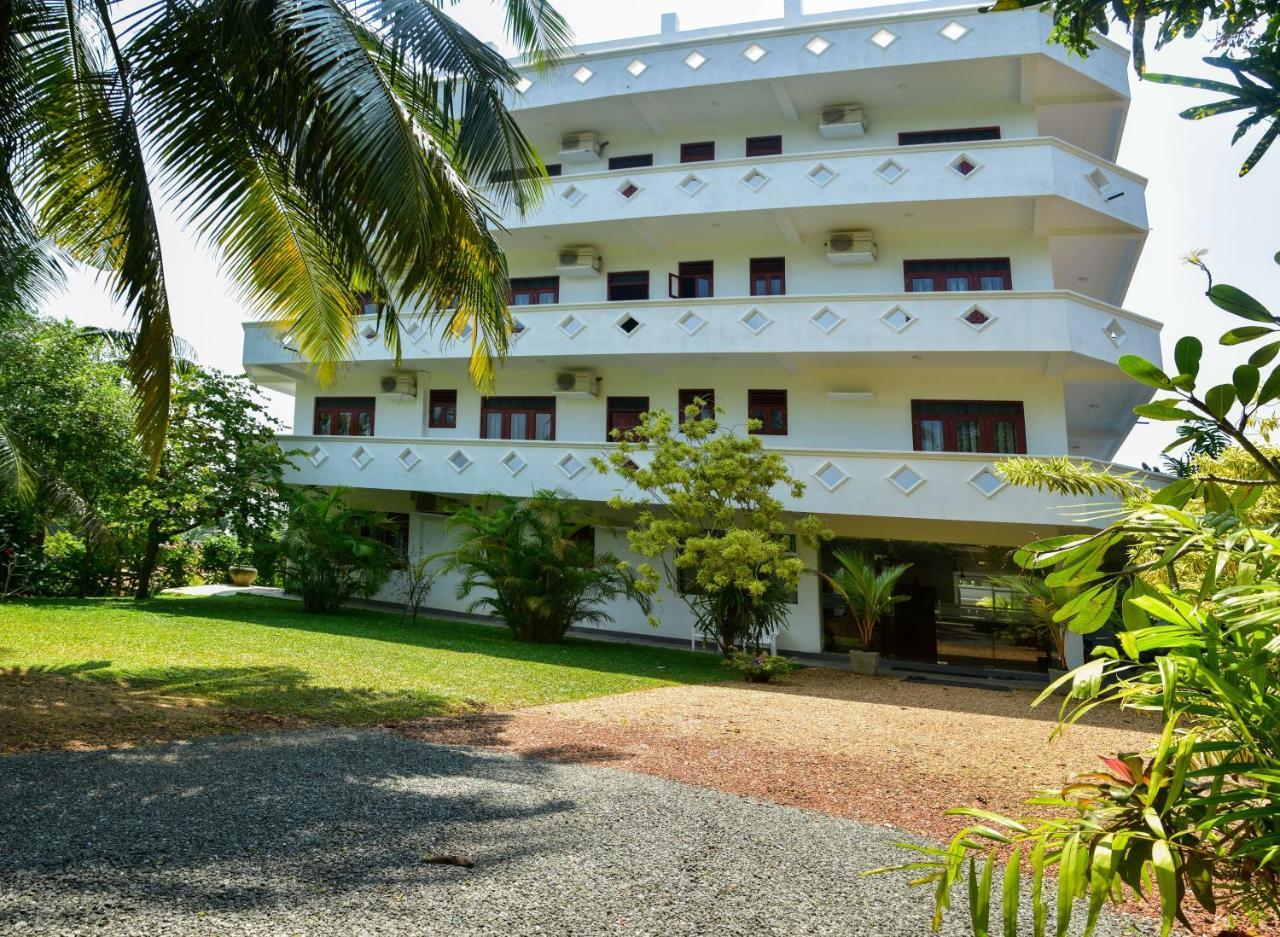 Villa Gamini Хиккадува Экстерьер фото