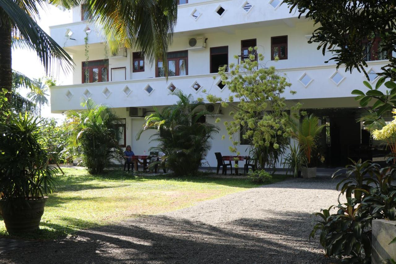 Villa Gamini Хиккадува Экстерьер фото